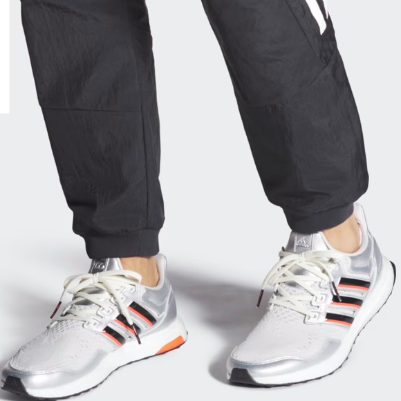 adidas x Disney Mickey Toe UltraBOOST 1.0 DNA - Picture 5 of 10